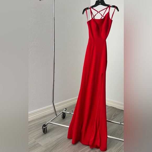 High Slit Strappy Back Gown Red
LA FEMME - Picture 6 of 9